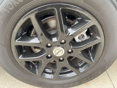 Used 2024 Chrysler Pacifica Touring-L image 10