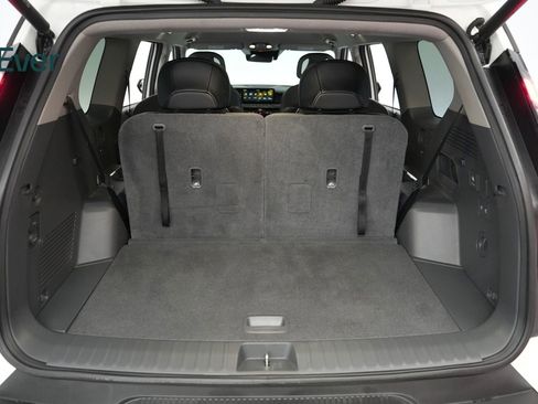 Used 2024 Kia EV9 Light Long Range RWD image 8