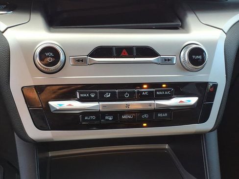 Certified 2022 Ford Explorer XLT image 24