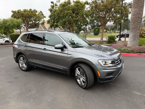 Used 2018 Volkswagen Tiguan SE AWD/4WD image 10
