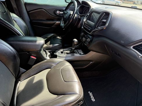 Used 2019 Jeep Cherokee Latitude Plus image 16