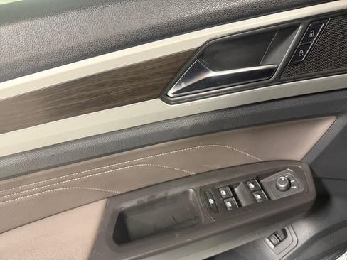 Used 2022 Volkswagen Atlas SE w/ Black Wheel Package image 11