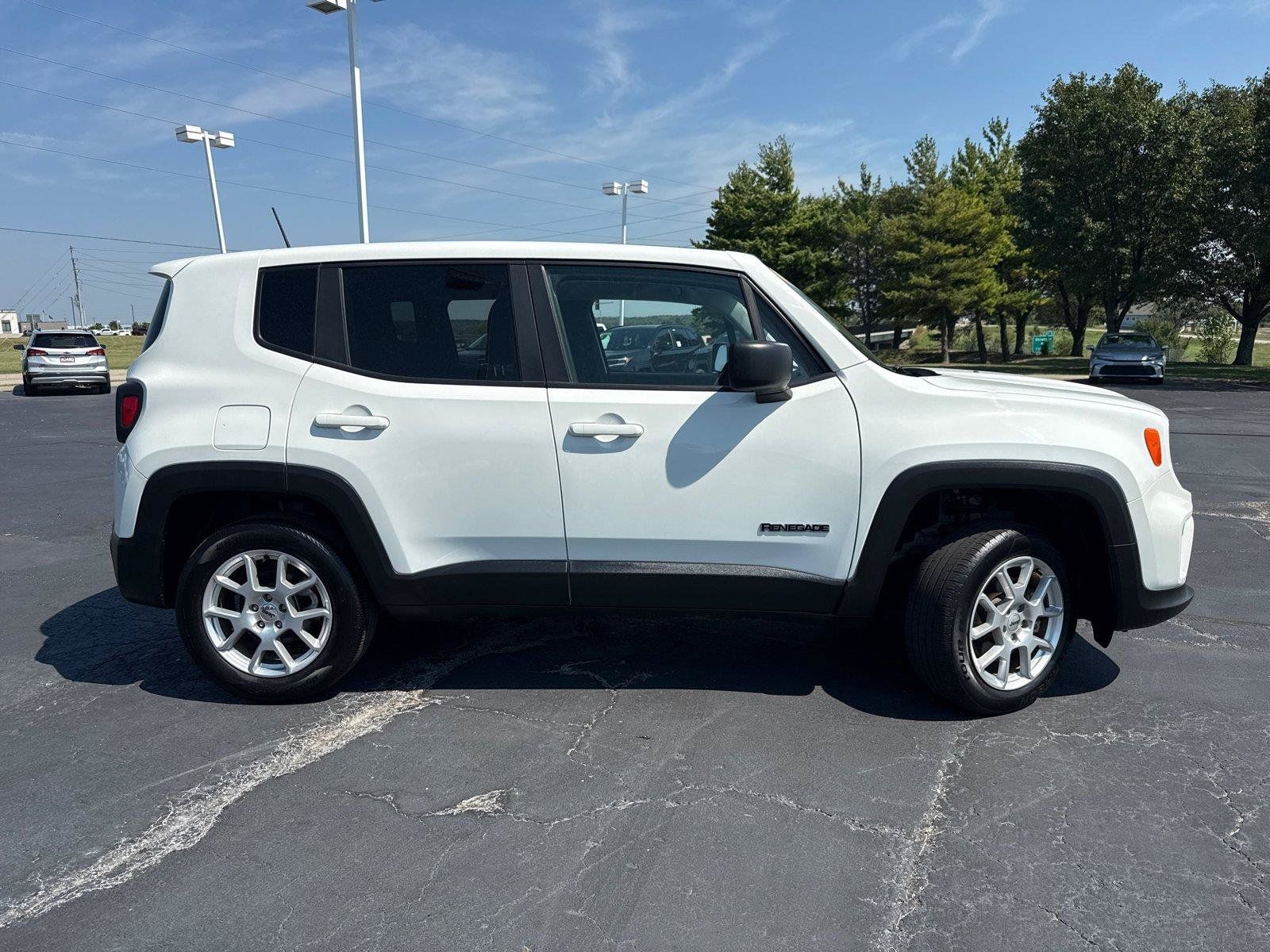 Used 2023 Jeep Renegade Latitude AWD/4WD image 10