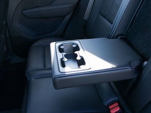 Used 2025 Volvo XC40 B5 Plus image 35