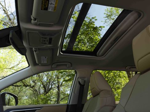 Used 2025 Toyota RAV4 Limited image 34