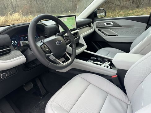 New 2026 Ford Explorer Platinum w/ LUX Leather Package image 33