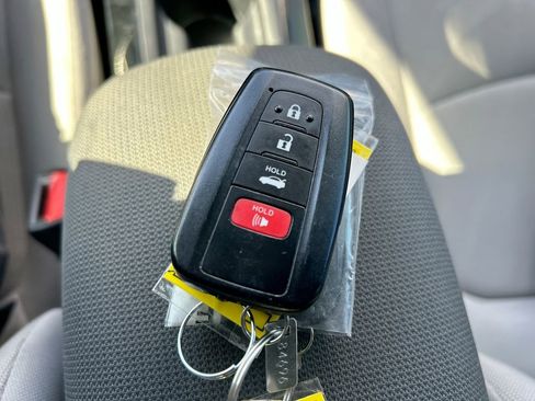 Used 2022 Toyota Corolla LE FWD image 42