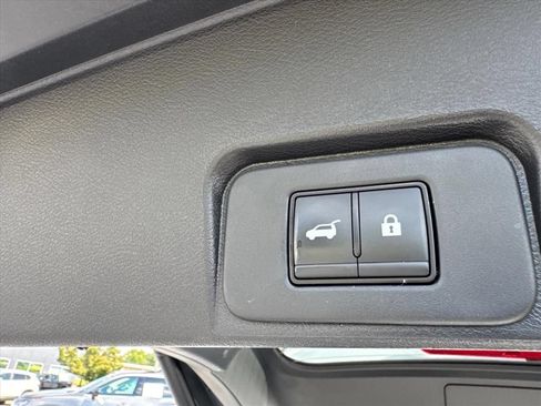 Used 2025 Nissan Rogue SV FWD image 11