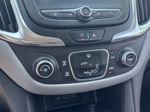 Used 2022 Chevrolet Equinox LS FWD image 24