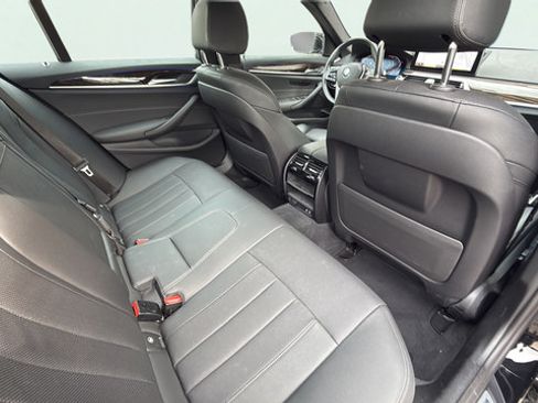 Used 2023 BMW 530i w/ Convenience Package RWD image 24