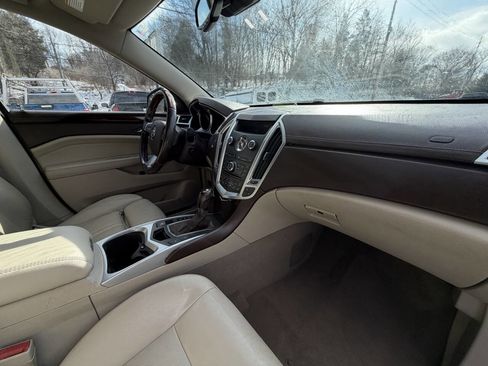 Used 2011 Cadillac SRX Luxury image 16