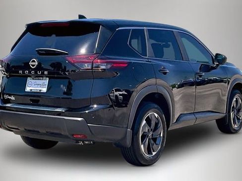 Certified 2026 Nissan Rogue SV FWD image 5