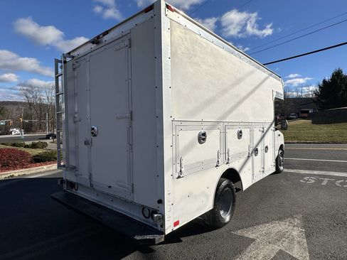 Used 2017 Ford E-350 and Econoline 350 Super Duty w/ Power Windows & Locks Group image 17