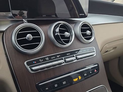 Used 2021 Mercedes-Benz GLC 300 GLC 300 image 26