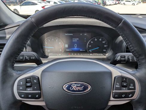 Used 2022 Ford Explorer XLT w/ Equipment Group 202A AWD/4WD image 37
