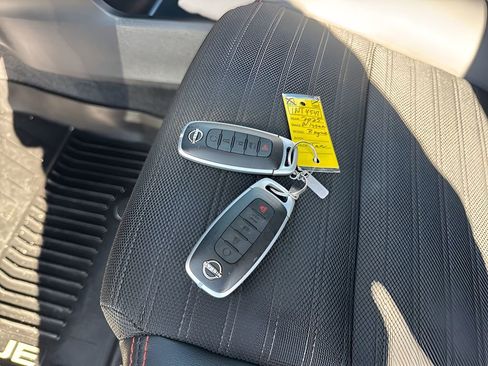 Used 2025 Nissan Rogue SV image 35