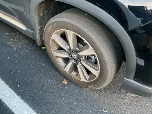 Used 2023 Honda Pilot Touring image 3