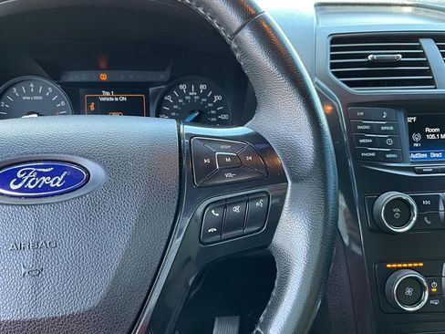 Used 2019 Ford Explorer XLT FWD image 11