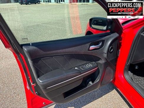 Used 2022 Dodge Charger SXT RWD image 9