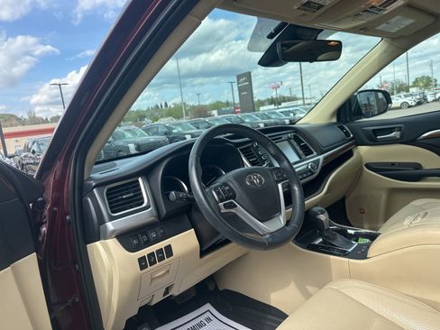Used 2019 Toyota Highlander Limited Platinum AWD/4WD image 11