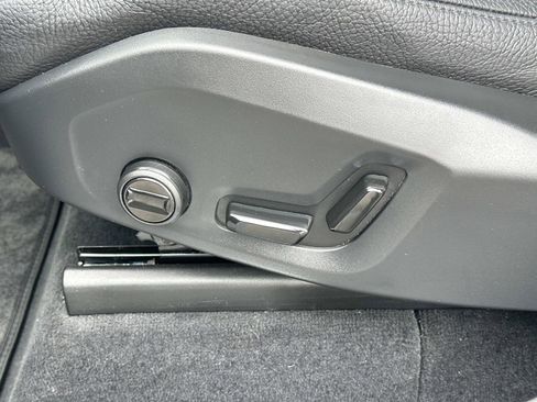Certified 2025 Volvo XC90 B6 Plus image 18