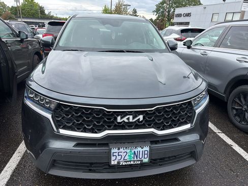 Used 2022 Kia Sorento LX FWD image 2