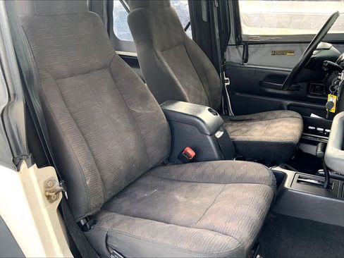 Used 2004 Jeep Wrangler image 11