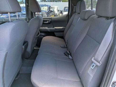 Used 2018 Toyota Tacoma TRD Off-Road AWD/4WD image 15
