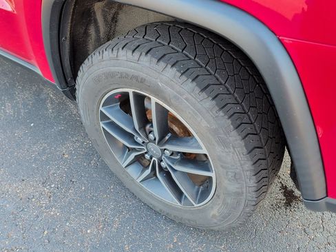 Used 2017 Jeep Grand Cherokee Trailhawk AWD/4WD image 10