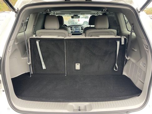 Used 2019 Toyota Highlander Limited image 16