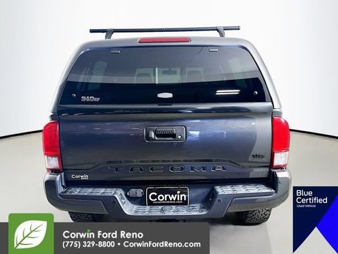Used 2017 Toyota Tacoma TRD Sport AWD/4WD image 8