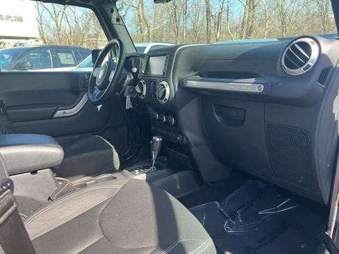 Used 2016 Jeep Wrangler Unlimited Sahara image 23