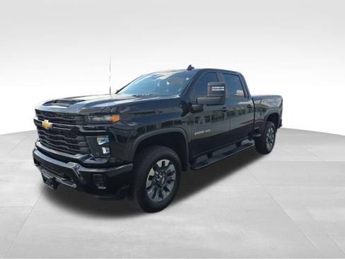 Used 2024 Chevrolet Silverado 2500 Custom w/ Custom Value Package AWD/4WD image 3