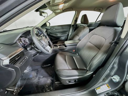 Used 2024 Nissan Altima 2.5 SV FWD image 12
