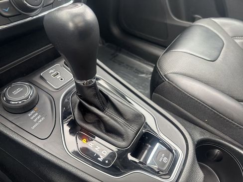 Used 2022 Jeep Cherokee Limited w/ Elite Package image 37