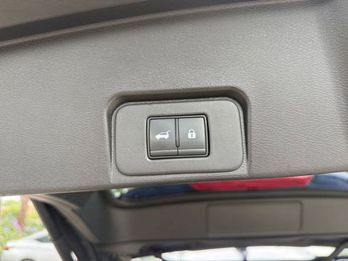 Used 2025 Nissan Rogue SV FWD image 21