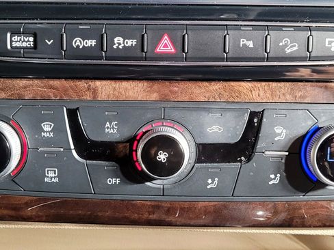 Used 2017 Audi Q7 3.0T Premium image 32