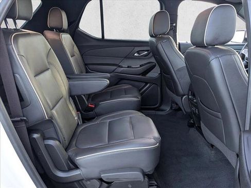 Used 2023 Chevrolet Traverse Premier FWD image 22