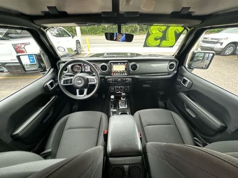 Used 2023 Jeep Gladiator Overland image 18