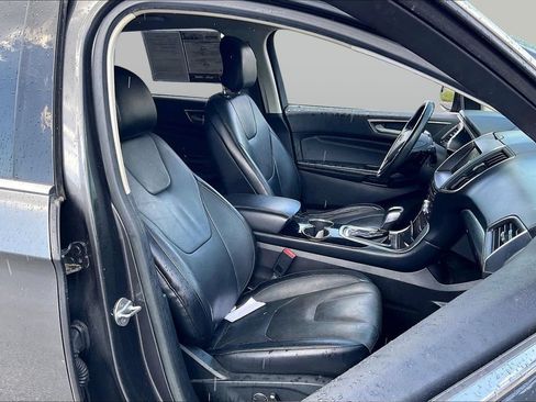 Used 2018 Ford Edge Titanium w/ Technology Package FWD image 7