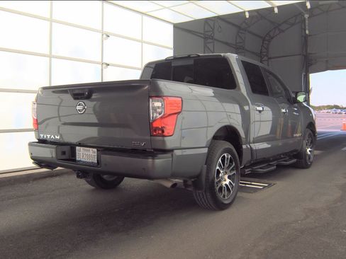 Used 2021 Nissan Titan SV w/ SV Convenience Package RWD image 2
