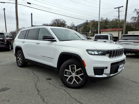 Used 2024 Jeep Grand Cherokee L Limited w/ Luxury Tech Group II image 2