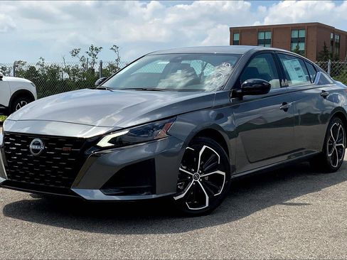 New 2025 Nissan Altima 2.5 SR image 2