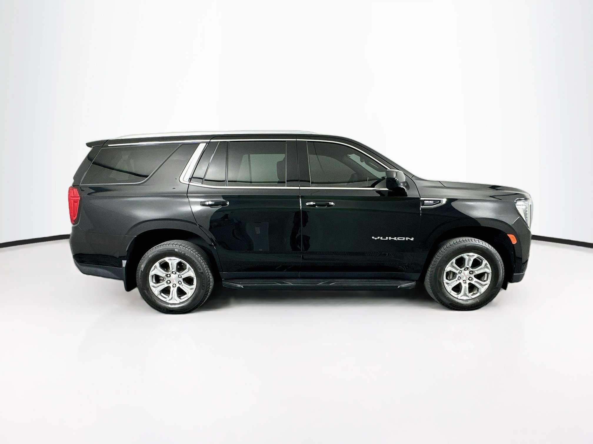 Used 2023 GMC Yukon SLE w/ Gmc Pro Safety Plus Package RWD image 10