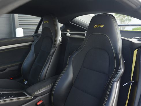 Certified 2022 Porsche 718 Cayman GT4 RWD image 5