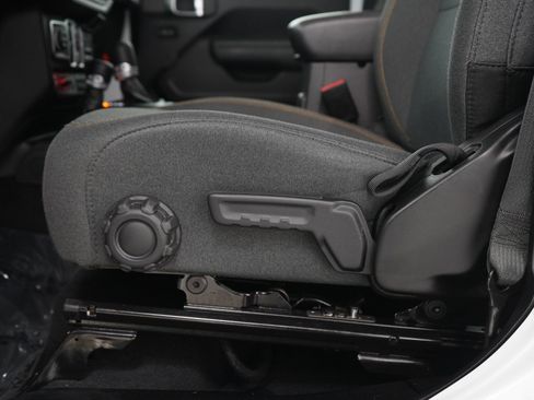 Used 2025 Jeep Wrangler Unlimited Sport AWD/4WD image 21