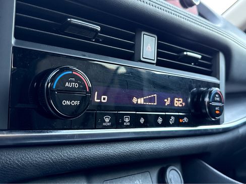 Used 2023 Nissan Rogue SV image 9