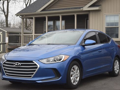 Used 2017 Hyundai Elantra SE image 1