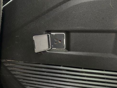 Used 2023 Chevrolet Tahoe Z71 image 59