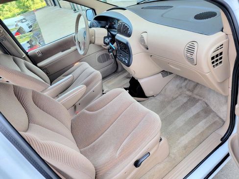 Used 1996 Dodge Grand Caravan LE FWD image 29